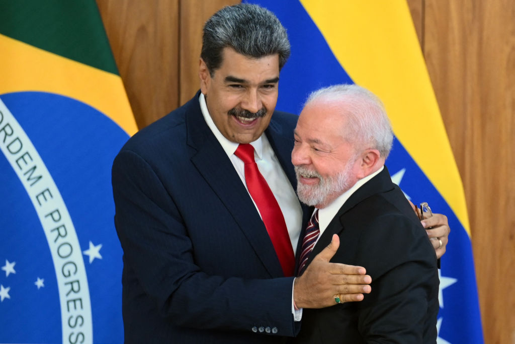 La oposición brasileña acusa a Lula de pisotear democracia al recibir a Maduro con honores
