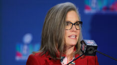Gobernadora de Arizona Katie Hobbs veta importantes proyectos de ley electorales