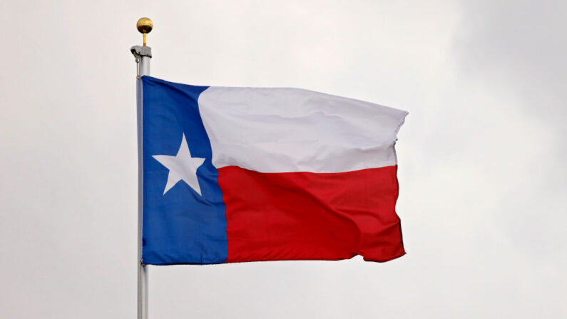 Una vista general de la bandera del estado de Texas durante un evento en San Antonio, Texas, el 30 de marzo de 2023. (Mike Mulholland/Getty Images)
