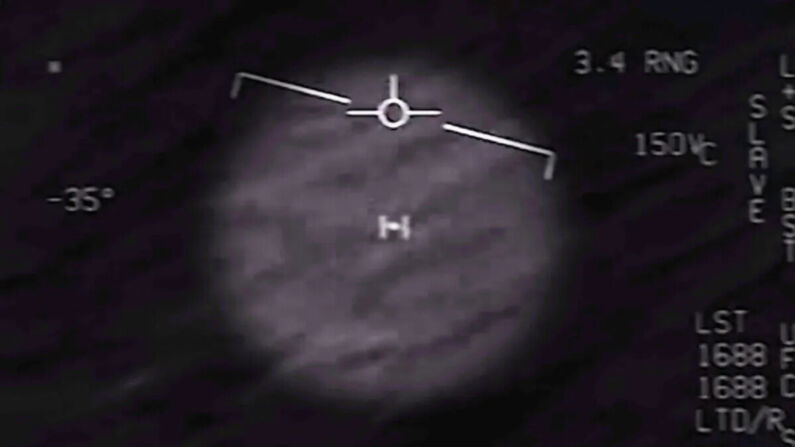 Fotograma de GO FAST, un video oficial del gobierno de EE. UU. de fenómenos aéreos no identificados (UAP), tomado en 2015. (Marina de EE. UU.)