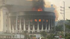 Un incendio arrasa el histórico edificio de Correos de Manila