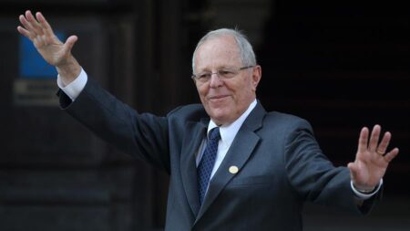 Expresidente peruano Kuczynski afronta un pedido fiscal de 35 años de cárcel