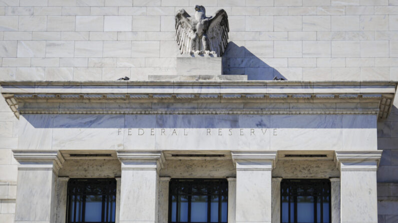 El edificio Marriner S. Eccles de la Reserva Federal en Washington, el 10 de abril de 2023. (Madalina Vasiliu/The Epoch Times)