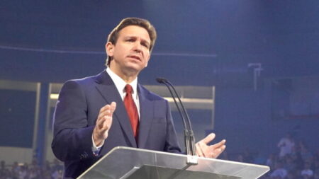 DeSantis dice que cerrará la frontera sur y responsabilizará a cárteles de droga si gana la presidencia