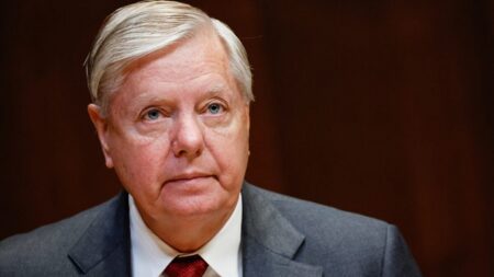 Graham exige respuestas a la Adm. Biden tras ataques de inmigrantes ilegales a agentes de policía de NY