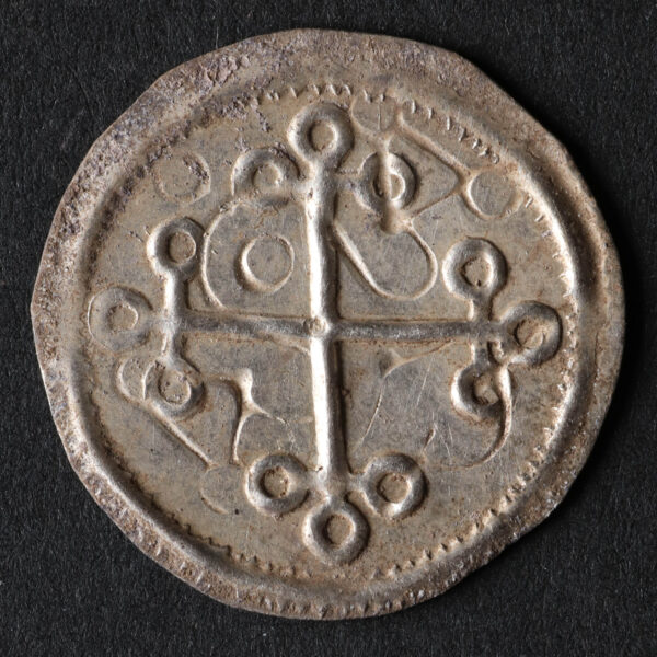 Moneda en cruz bien conservada acuñada bajo el reinado de Harald Blåtand a finales del siglo X. (Fotos del Museo Nordjyske, Dinamarca)