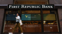 Wall Street suspende cotización de First Republic Bank y comienza su retirada