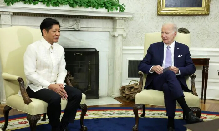 El presidente Joe Biden se reúne con el presidente de Filipinas, Ferdinand Marcos Jr., en la Oficina Oval de la Casa Blanca, el 1 de mayo de 2023. (Alex Wong/Getty Images)
