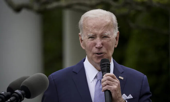 El presidente Joe Biden habla en la Casa Blanca en Washington, el 1 de mayo de 2023. (Madalina Vasiliu/The Epoch Times)