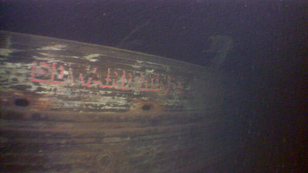 Tablero con el nombre del buque de vapor hundido C.F. Curtis, hallado en 2021. (Cortesía del Great Lakes Shipwreck Museum)