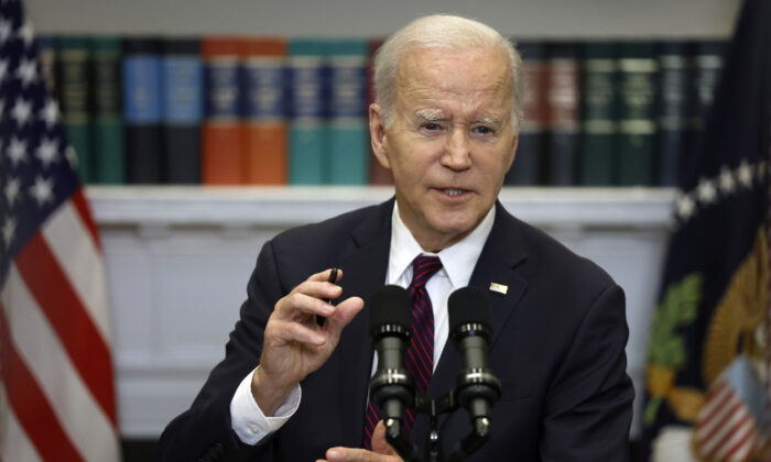 El presidente Joe Biden pronuncia un discurso sobre el techo de deuda en la Casa Blanca en Washington el 9 de mayo de 2023. (Anna Moneymaker/Getty Images)