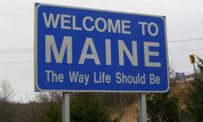 Letrero en una carretera de Maine con uno de los eslóganes del estado de Nueva Inglaterra que dice: La forma en que la vida debería ser. (Fuente: Maine: grupo de Facebook The Way Life Should Be)
