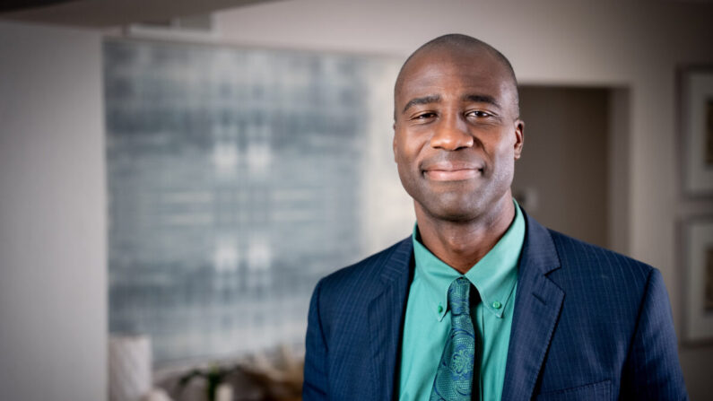 El Dr. Joseph Ladapo, director de Salud Pública de Florida, en Tampa, Florida, el 15 de octubre de 2022. (York Du/The Epoch Times)