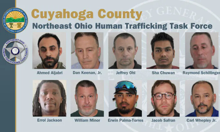 Diez hombres arrestados en una redada contra la trata de personas, en North Olmsted, Ohio, el 11 de mayo de 2023. (Cortesía de la Oficina del Fiscal General de Ohio)
