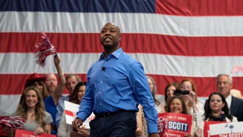 El senador estadounidense Tim Scott (R-S.C.) anuncia su candidatura a la nominación presidencial republicana de 2024 en un acto de campaña en North Charleston, Carolina del Sur, el 22 de mayo de 2023. (Allison Joyce/Getty Images)