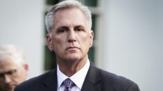 McCarthy amenaza con acusar de desacato al director del FBI