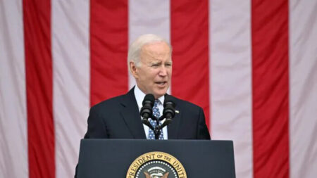 Biden rinde homenaje a los héroes caídos de EE.UU. en el discurso del Día de la Recordación