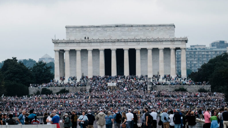 Manifestantes se reúnen en el National Mall para la Marcha de Oración de Washington 2020 liderada por el evangelista Franklin Graham, en Washington el 26 de septiembre de 2020. (Michael A. McCoy/Getty Images)
