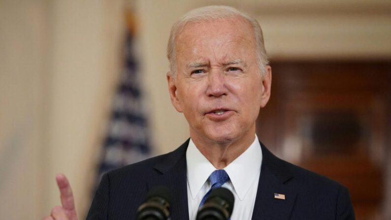 El presidente de EE.UU. Joe Biden se dirige a la nación en la Casa Blanca tras la decisión del Tribunal Supremo de EE.UU. de anular el caso Roe contra Wade, en Washington, el 24 de junio de 2022. (Mandel Ngan/AFP vía Getty Images)
