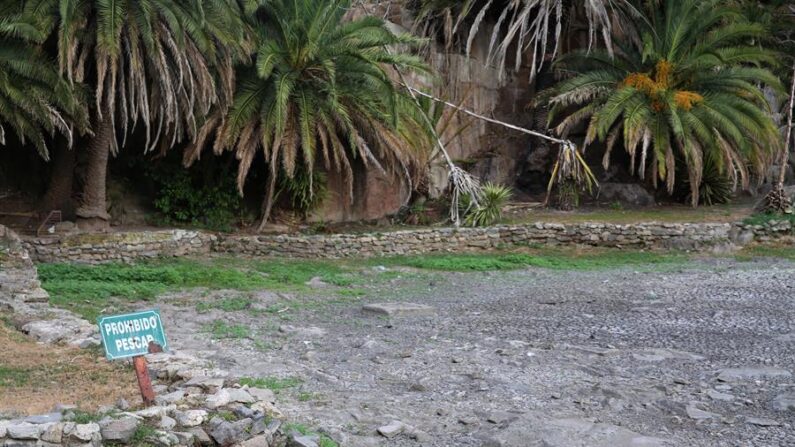 Fotografía de archivo que muestra parte del lago de Montevideo seco, debido a la sequía que atraviesa Montevideo (Uruguay). EFE/Santiago Carbone
