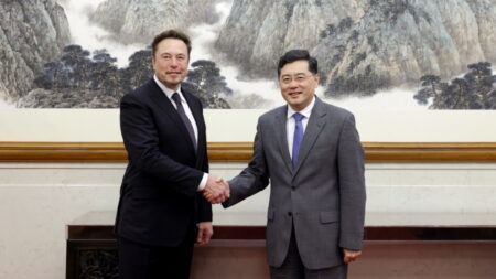 Los vínculos comerciales de Musk con China plantean riesgos para la seguridad nacional, según experto