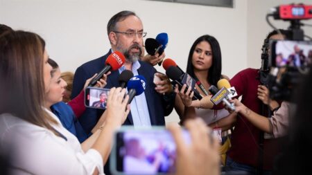 La comisión de primarias opositoras de Venezuela admite todas las candidaturas inscritas