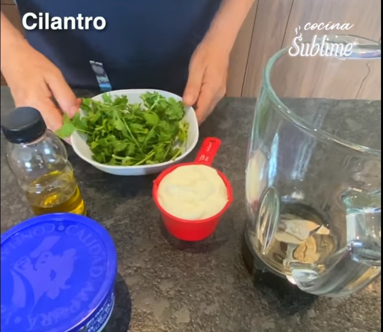 Ingredientes para preparar pescado al cilantro (Captura de video: Cocina Sublime)