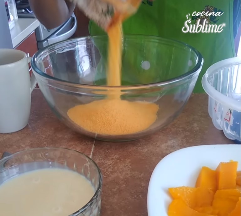 Ingredientes para preparar gelatina de mango (Captura de video: Cocina Sublime)