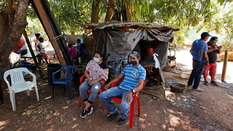 Desplazados por la violencia en la frontera colombo-venezolana son vistos en Puerto Carreño, departamento del Vichada, en una fotografía de archivo. EFE/ Mauricio Dueñas Castañeda
