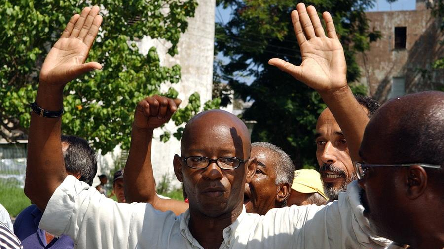 Detienen en Cuba a tres disidentes que convocaron una rueda de prensa