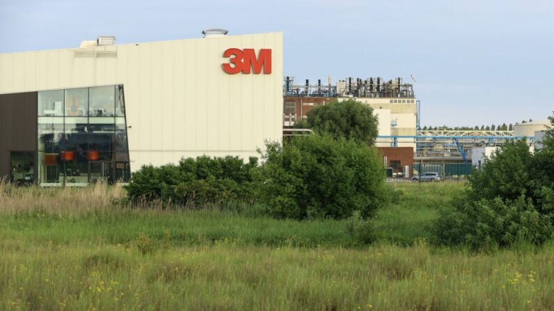 Una imagen tomada el 15 de junio de 2021 muestra la fábrica de 3M en Zwijndrecht, Amberes, Bélgica. (DAVID PINTENS/BELGA/AFP via Getty Images)