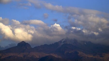 México reduce alerta a amarillo fase 2 por actividad de volcán Popocatépetl