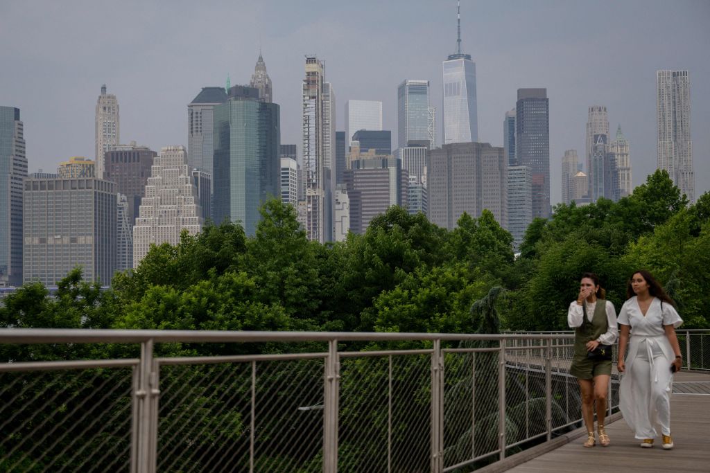 Nueva York recupera normalidad al disiparse el humo, que casi duplicó los casos de asma