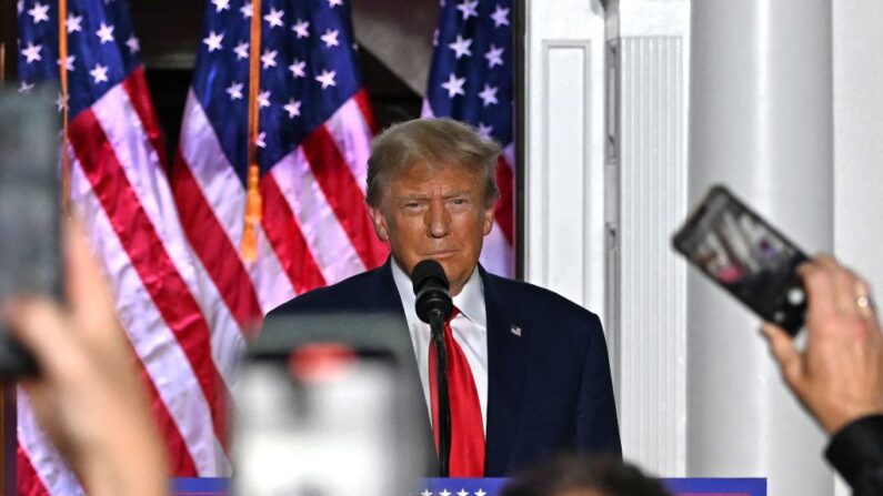 El expresidente estadounidense Donald Trump pronuncia un discurso en el Trump National Golf Club Bedminster en Bedminster, Nueva Jersey, el 13 de junio de 2023. (Ed Jones/AFP vía Getty Images)