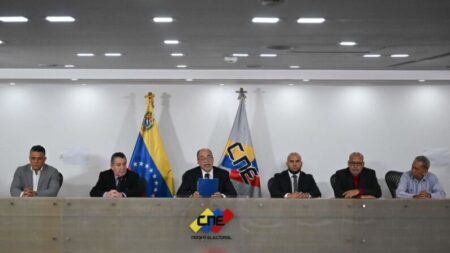 Venezuela: Renuncia último rector opositor del CNE, ente electoral se queda sin miembros