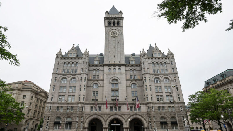 El antiguo Trump International Hotel en el Old Post Office Building se ve el 12 de mayo de 2022 en Washington, DC. (Kevin Dietsch/Getty Images)