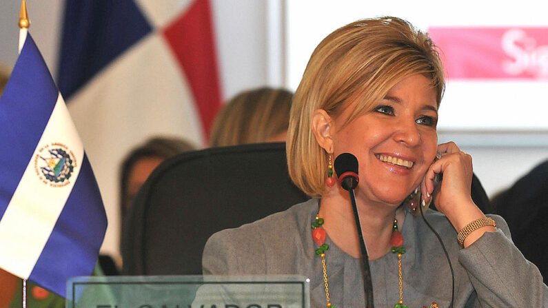 La ex primera dama de El Salvador, Ana Ligia de Saca, participa en la VIII Reunión de Primeras Damas de Centroamérica, Belice y República Dominicana el 24 de julio de 2008 en Ciudad de Panamá (Panamá). (Elmer Martinez/AFP vía Getty Images)