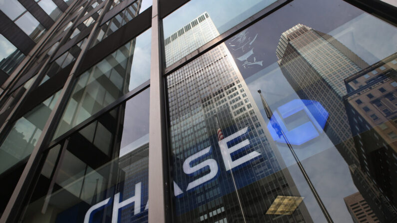 La sede del banco JPMorgan Chase en el centro de Manhattan, en Nueva York, el 13 de julio de 2012. (John Moore/Getty Images)