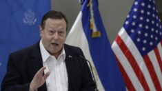 El Salvador redujo un 40 % la migración irregular, según el embajador de Estados Unidos