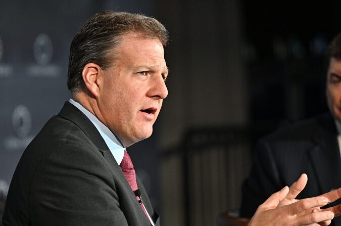 El gobernador de Nuevo Hampshire, Chris Sununu, habla durante la Cumbre Concordia Lexington 2022 en el Lexington Marriott City Center de Lexington, Ky, el 7 de abril de 2022. (Jon Cherry/Getty Images for Concordia)