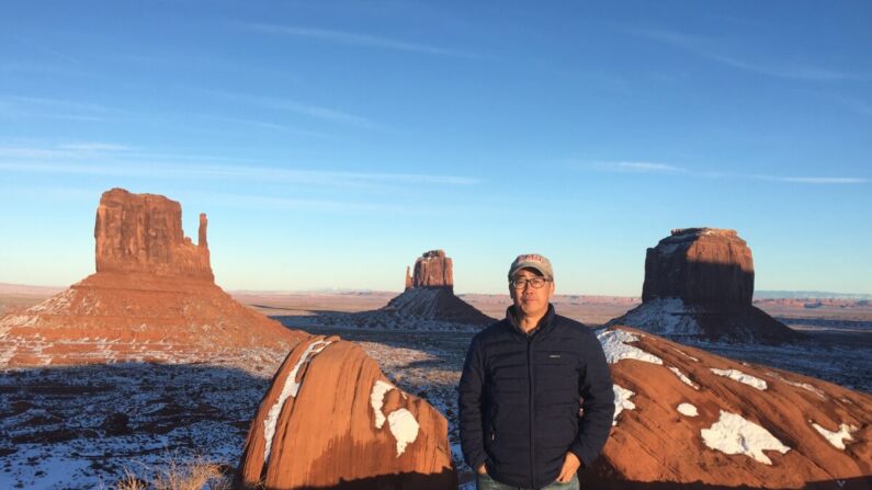 Zhou Deyong en Monument Valley, en el condado de Navajo, Arizona, en enero de 2020. (Cortesía de Zhou You)