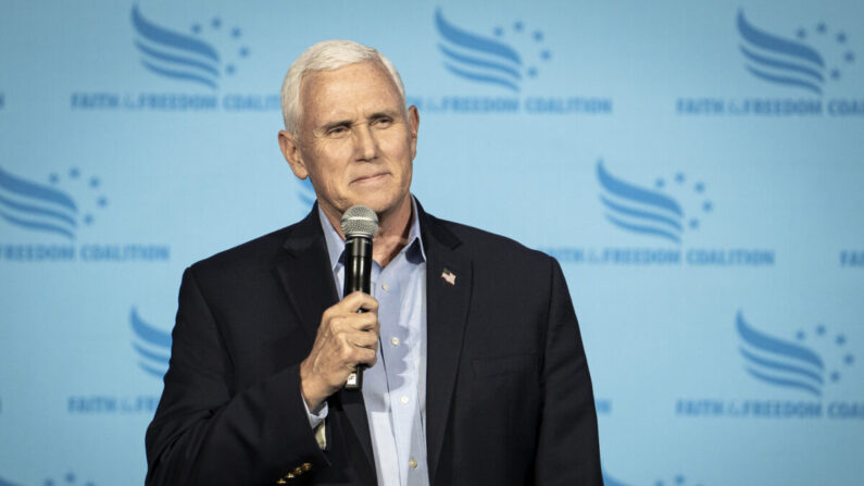 El exvicepresidente de Estados Unidos, Mike Pence, habla en la Coalición de Fe y Libertad de Iowa en Clive, Iowa, el 22 de abril de 2023. (Madalina Vasiliu/The Epoch Times)