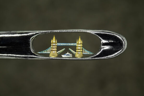 Ojo de la Aguja del Puente de Londres. (Cortesía de Paul Ward Photography vía Willard Wigan)