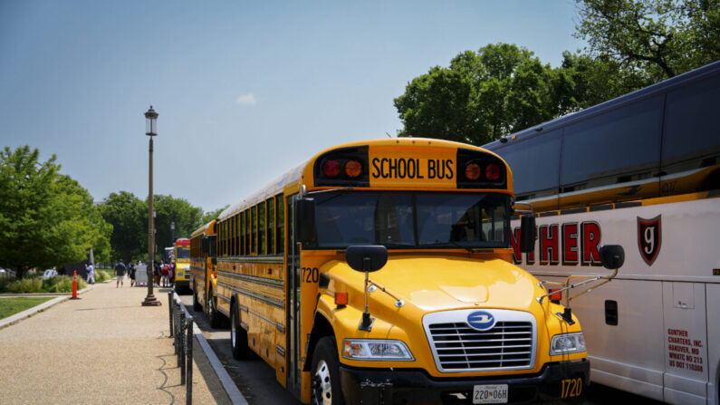 Un autobús escolar en Washington el 22 de mayo de 2023. (Madalina Vasiliu/The Epoch Times)

