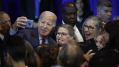 Biden se reúne con grupos proabortistas en el aniversario de la revocación de Roe vs Wade