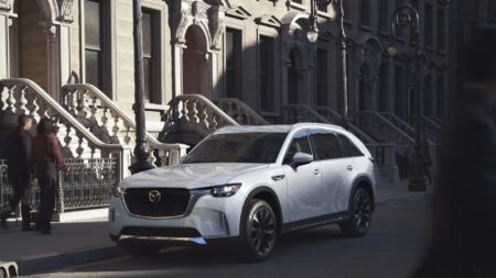 Mazda da un paso más hacia el segmento de lujo con el 2024 CX-90