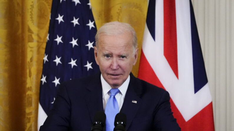 El presidente estadounidense Joe Biden habla durante una rueda de prensa con el primer ministro británico Rishi Sunak en la Sala Este de la Casa Blanca en Washington el 8 de junio de 2023. (Madalina Vasiliu/The Epoch Times)