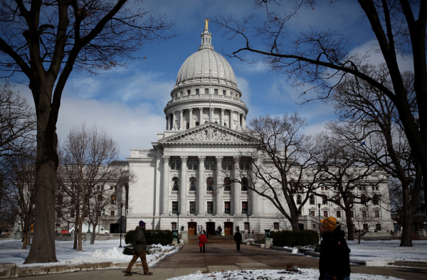 Una vista general del Capitolio del Estado de Wisconsin en Madison, Wisconsin, el 6 de marzo de 2011. (Justin Sullivan/Getty Images)