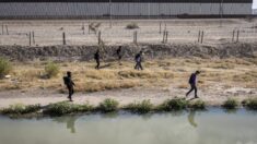 Descubren a 2 niños de Guatemala abandonados a lo largo del Río Grande
