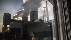 ANÁLISIS: Cuestionan compromiso de emisiones de Beijing mientras Kerry debate sobre el clima en China